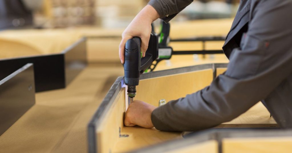 Como Montar Guarda-Roupa em João Pessoa: 5 Passos e Dicas capa montador de moveis em João Pessoa